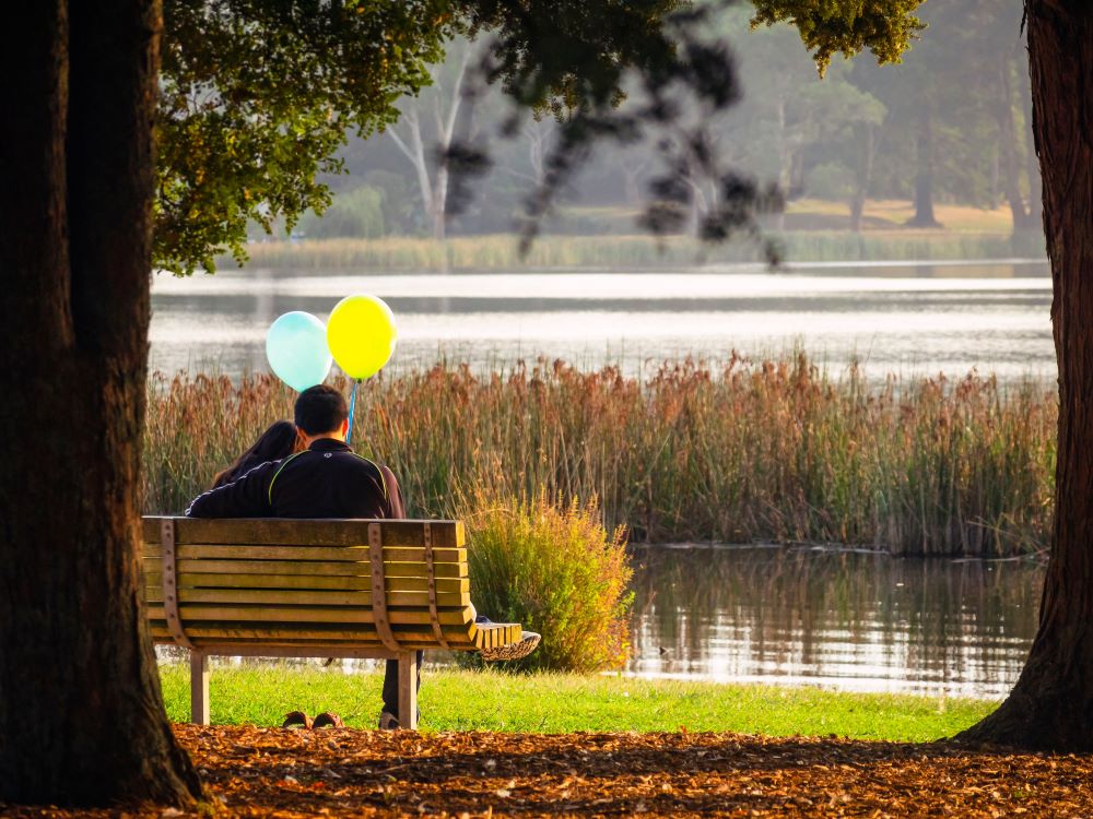couple on park bench with balloons Hamilton river walk 